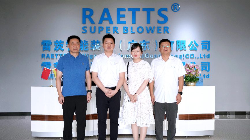 蘇州吳江區(qū)招商局領(lǐng)導及鎮(zhèn)長一行蒞臨雷茨參觀指導