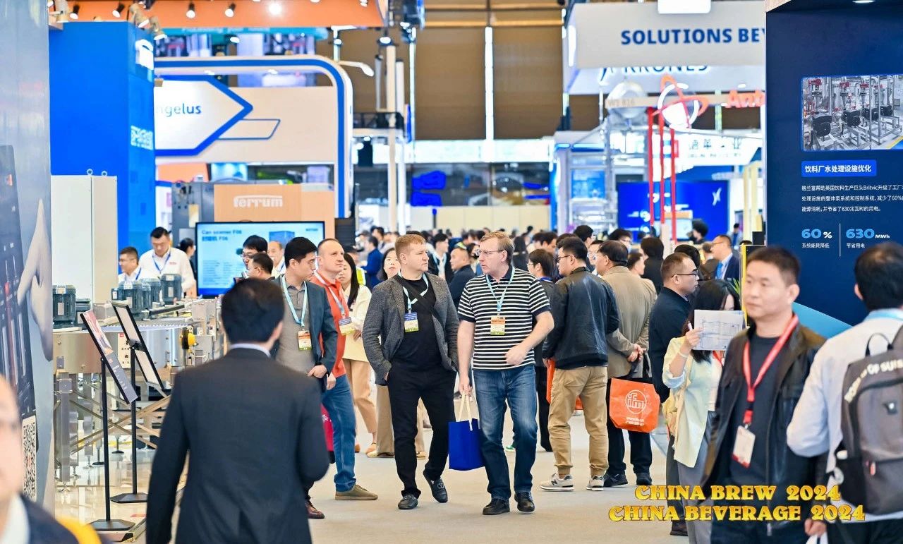 本年度再次亮相酒飲大展，雷茨磁浮冷水機（熱泵）等深受酒飲行業(yè)青睞！