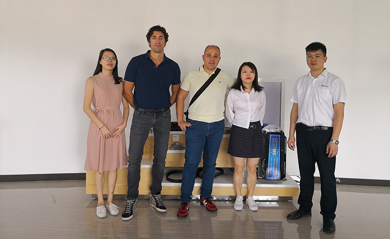 意大利客戶蒞臨銳天機電走訪調研